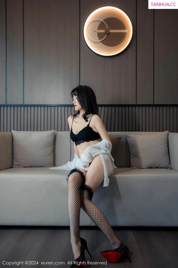   [XiuRen]高清写真图 2024.04.01 No.8320 唐安诺 黑丝美腿第56张图片